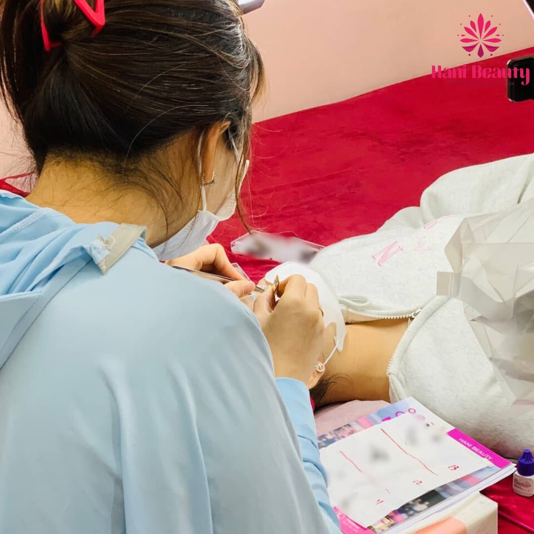 Cách Nối Mi Nhanh Và Đẹp: Xu Hướng Làm Đẹp Hiện Đại 9 cach noi mi nhanh va dep Ms Hani 2