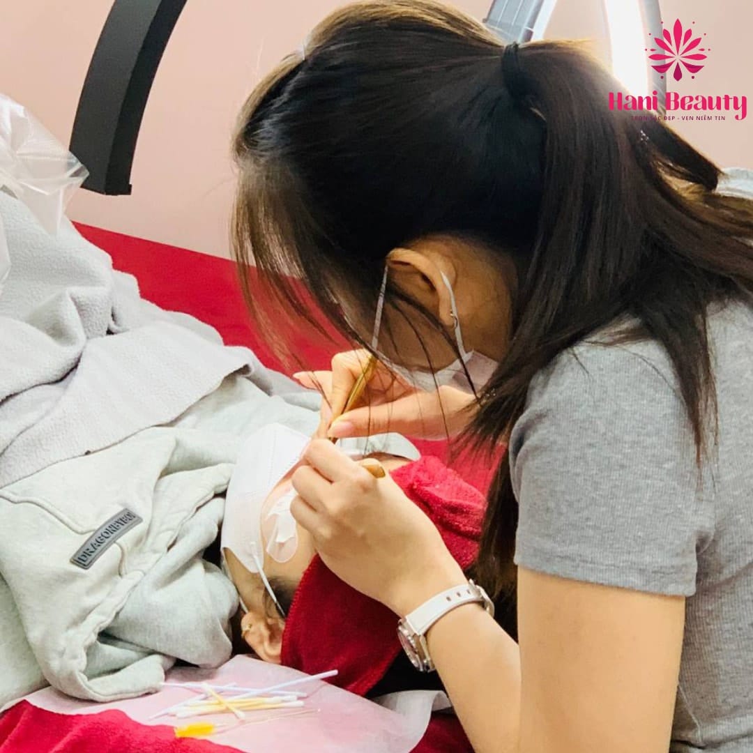 Cách Nối Mi Nhanh Và Đẹp: Xu Hướng Làm Đẹp Hiện Đại 10 cach noi mi nhanh va dep Ms Hani 3