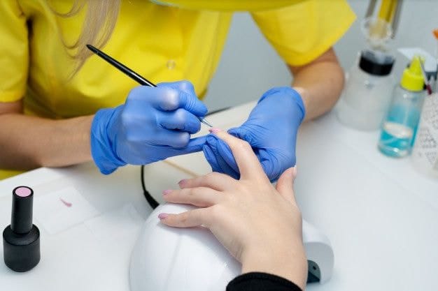 Tác Hại Của Nghề Nail: Những Rủi Ro Tiềm Ẩn Cần Biết 13 Tac hai cua nghe nail Ms Hani 4