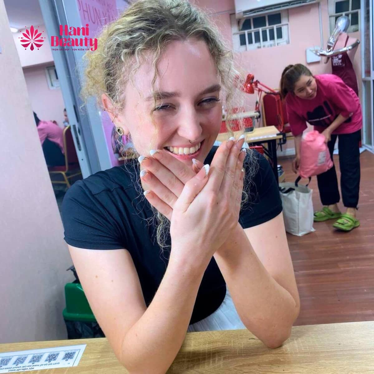 Khóa học nail uy tín chuyên nghiệp 2025 – Giá ưu đãi, hỗ trợ mở tiệm