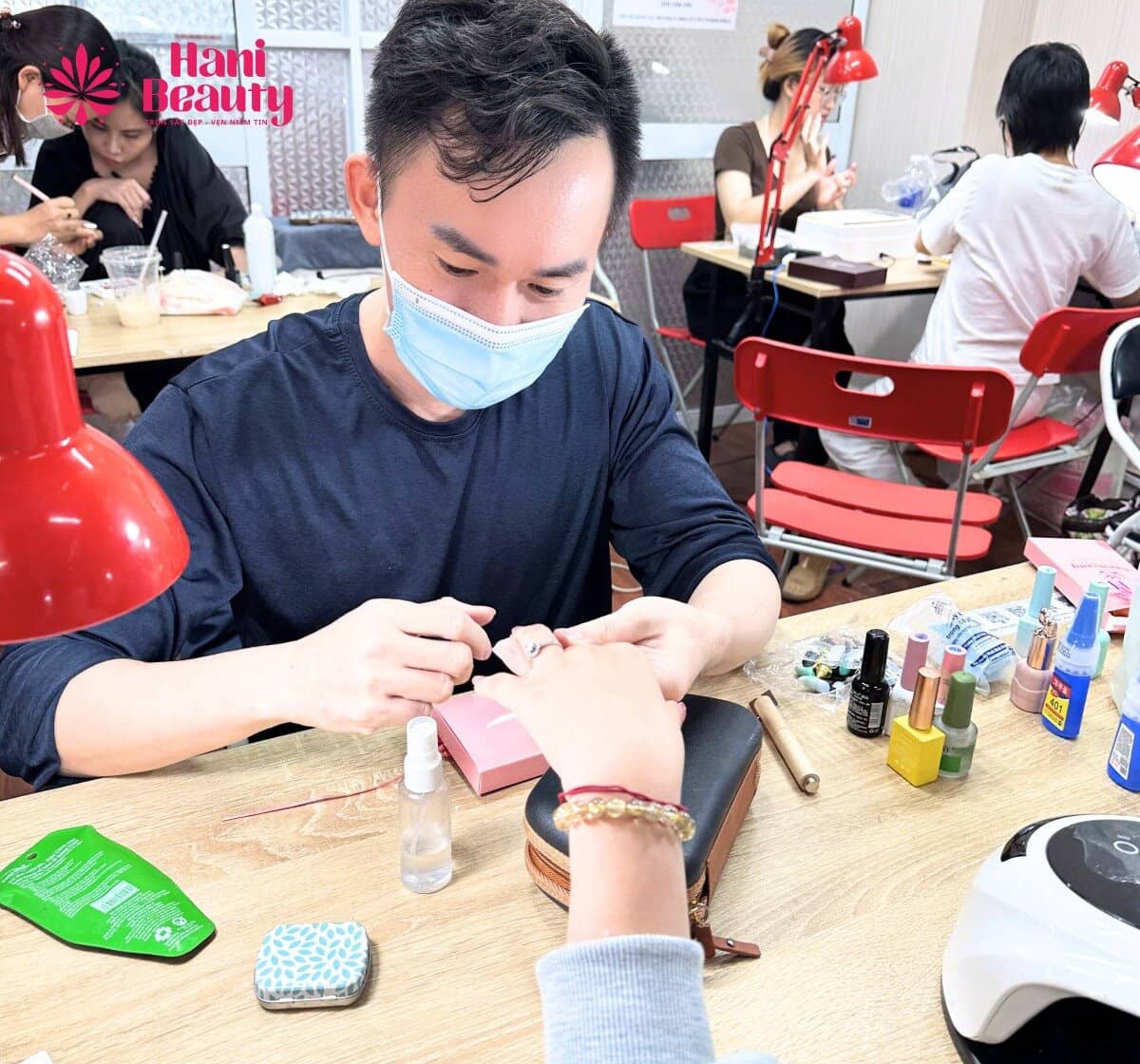 Khóa học nail uy tín chuyên nghiệp 2025 – Giá ưu đãi, hỗ trợ mở tiệm