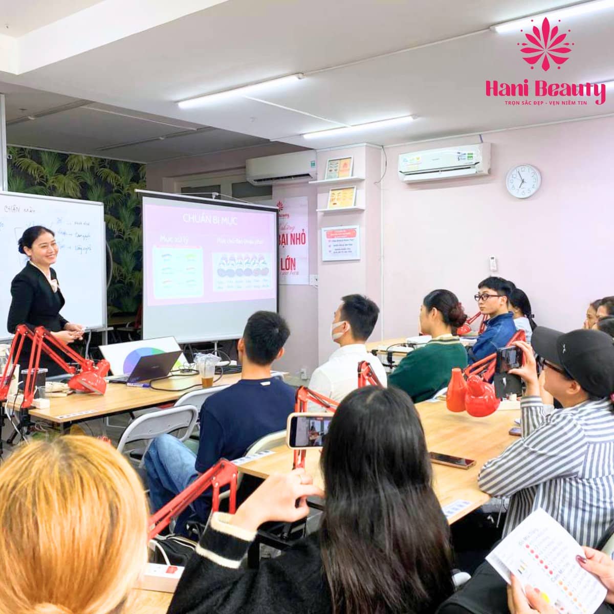 Top 5 Trung Tâm Dạy Học Phun Xăm Thẩm Mỹ Uy Tín Nhất TP.HCM