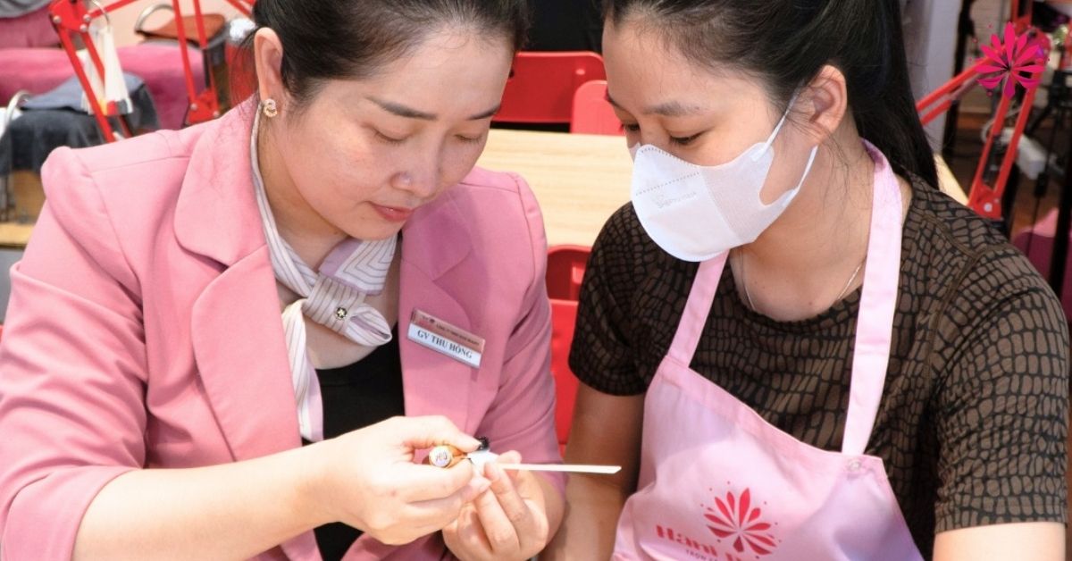 Học Nail Ca Tối – 4 Lợi Ích Thiết Thực Ai Cũng Nên Biết 15 Hani Academy có 2 khóa học Nail chính là Salon và lớp định cư