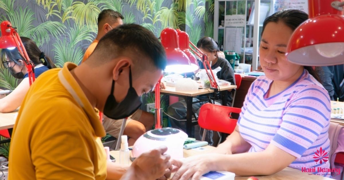 Học Nail Chuyên Nghiệp Khai Giảng Thứ 3 – 6 Hàng Tuần, Đến Ngay! 11 Trung tâm hiện chỉ có từ 1 đến 4 chỗ cho lịch khai giảng lớp mới nhất