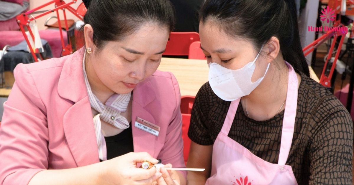 Học Nail Chuyên Nghiệp Khai Giảng Thứ 3 – 6 Hàng Tuần, Đến Ngay! 12 Trung tâm áp dụng chế độ 1 kèm 1 cho học viên khi đào tạo nghề Nail