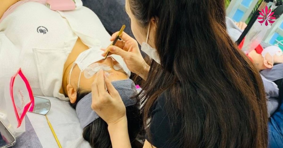 Học Nối Mi Ở TPHCM Cho Người Mới Từ 25 Đến 30 Ngày Ra Nghề 9 Học viên mới cần dành nhiều thời gian luyện tập mới có thể nâng cao tay nghề