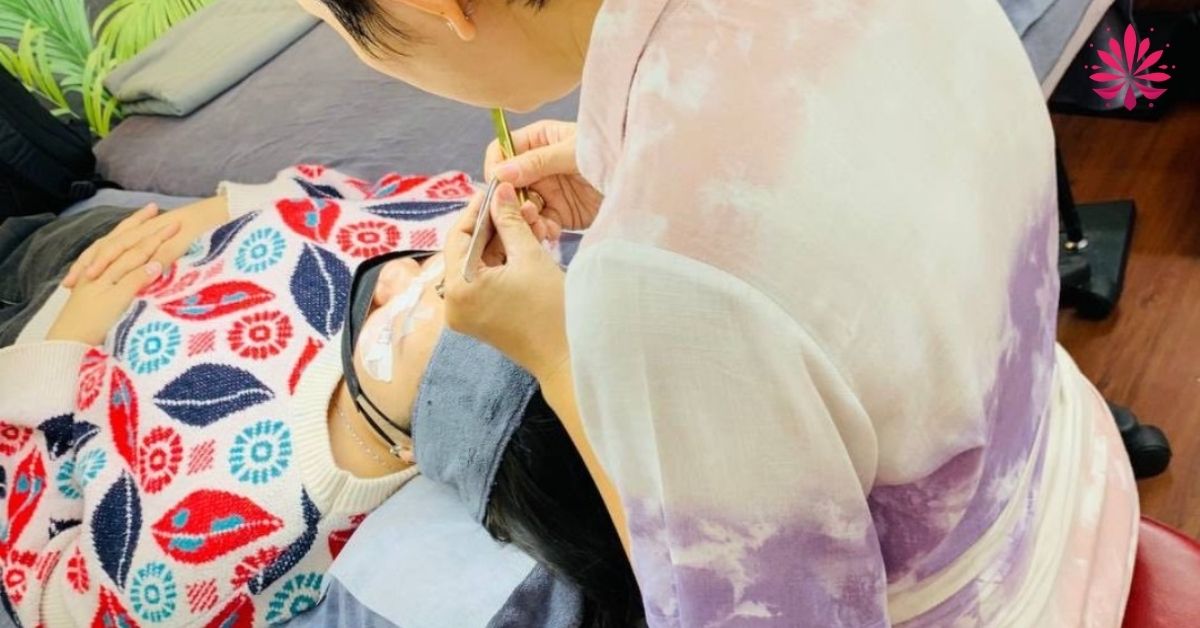 Học Nối Mi Ở TPHCM Cho Người Mới Từ 25 Đến 30 Ngày Ra Nghề 12 Học nghề Mi ai cũng cần phải có tâm thế cập nhật xu hướng làm đẹp liên tục