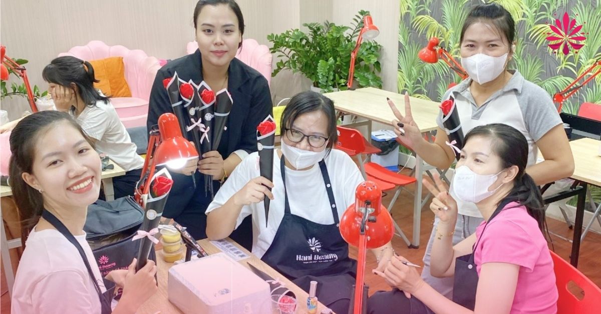 Khóa Học Nối Mi Uy Tín Chi Phí Bao Nhiêu? Chỉ 7 Triệu Bao Ra Nghề 15 Chi phí đào tạo tại trung tâm chỉ 7 triệu đồng, không phát sinh thêm