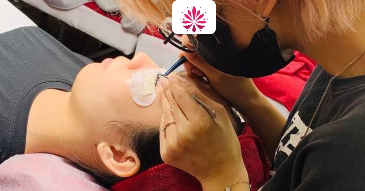 Khóa Học Nối Mi Uy Tín Khóa 2 Tháng Chỉ Với 7 Triệu Đồng 11 Trung tâm tặng bộ đồ nghề cơ bản cho học viên, anh chị em không cần chuẩn bị gì thêm