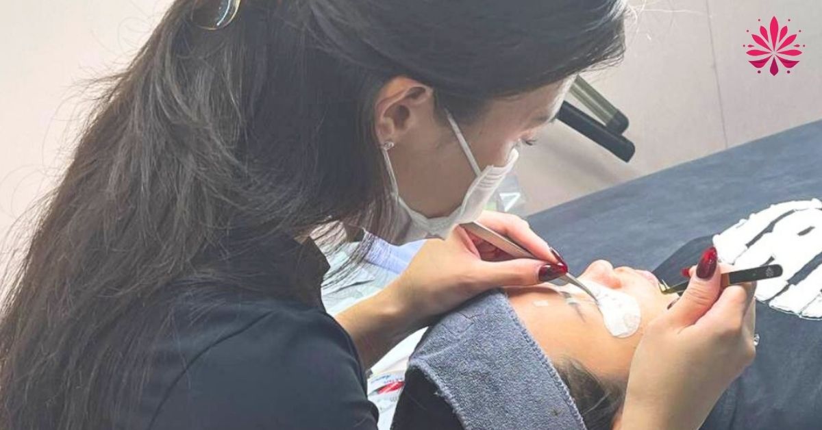 Lộ Trình Nghề Nối Mi 6 Tuần Bao Ra Nghề Vững Vàng, Xem Ngay! 13 Các sản phẩm do trung tâm cung cấp đạt chất lượng cao, học viên yên tâm sử dụng