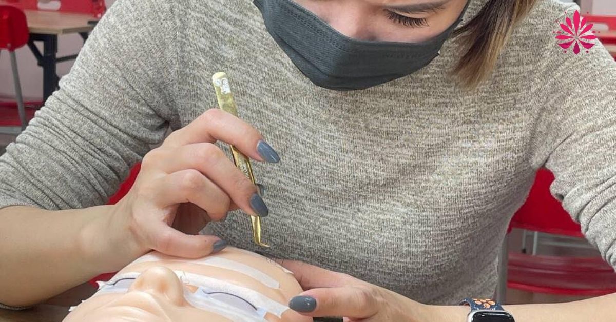 Khóa học nối mi trực tuyến mở ra cơ hội lớn cho mọi học viên làm đẹp ở mọi miền Tổ quốc