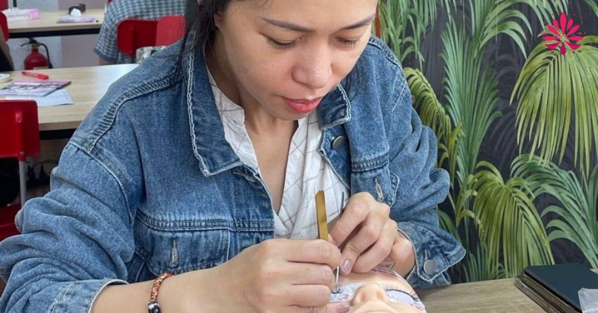 Học Nối Mi Cấp Tốc Nâng Cao Quốc Tế Khai Giảng Lớp Mới 20/11 12 Học nghề Mi cấp tốc chỉ từ 4 đến 7 ngày là có thể hoàn thành