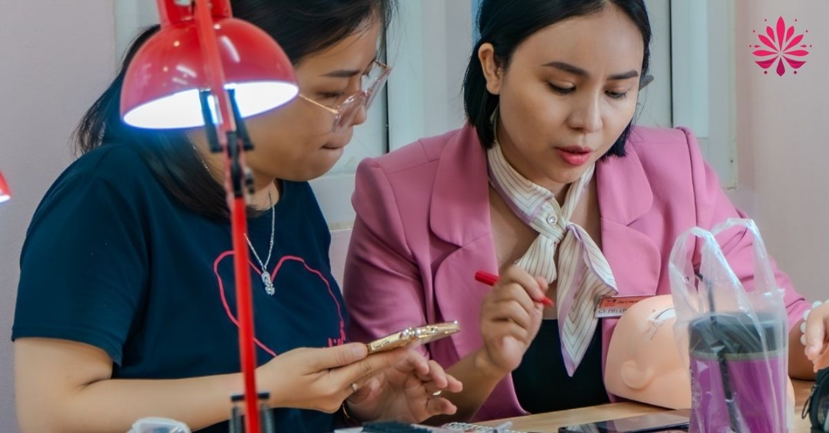 Học Nối Mi Ở TPHCM Nâng Cao Quốc Tế Hướng Dẫn Làm Kiểu Anime 11 Muốn nối được kiểu Anime anh chị em cần chuẩn bị đầy đủ dụng cụ