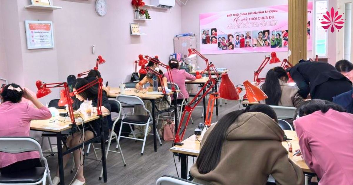 Học phun môi chăm chỉ anh chị em sẽ nhanh chóng ra nghề